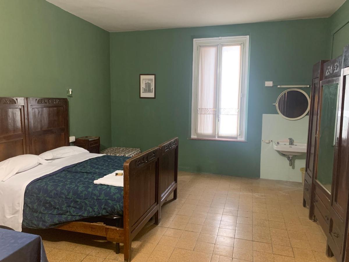 Leon Doro Hotell Parma Exteriör bild