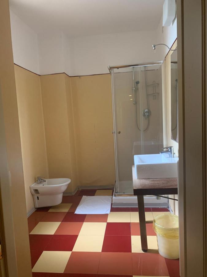 Leon Doro Hotell Parma Exteriör bild