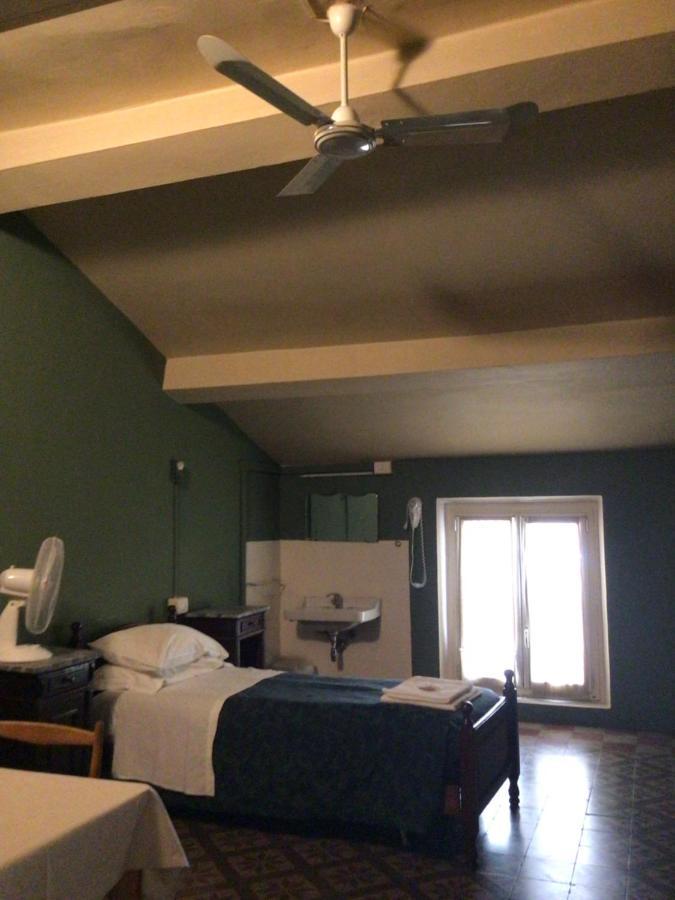 Leon Doro Hotell Parma Exteriör bild